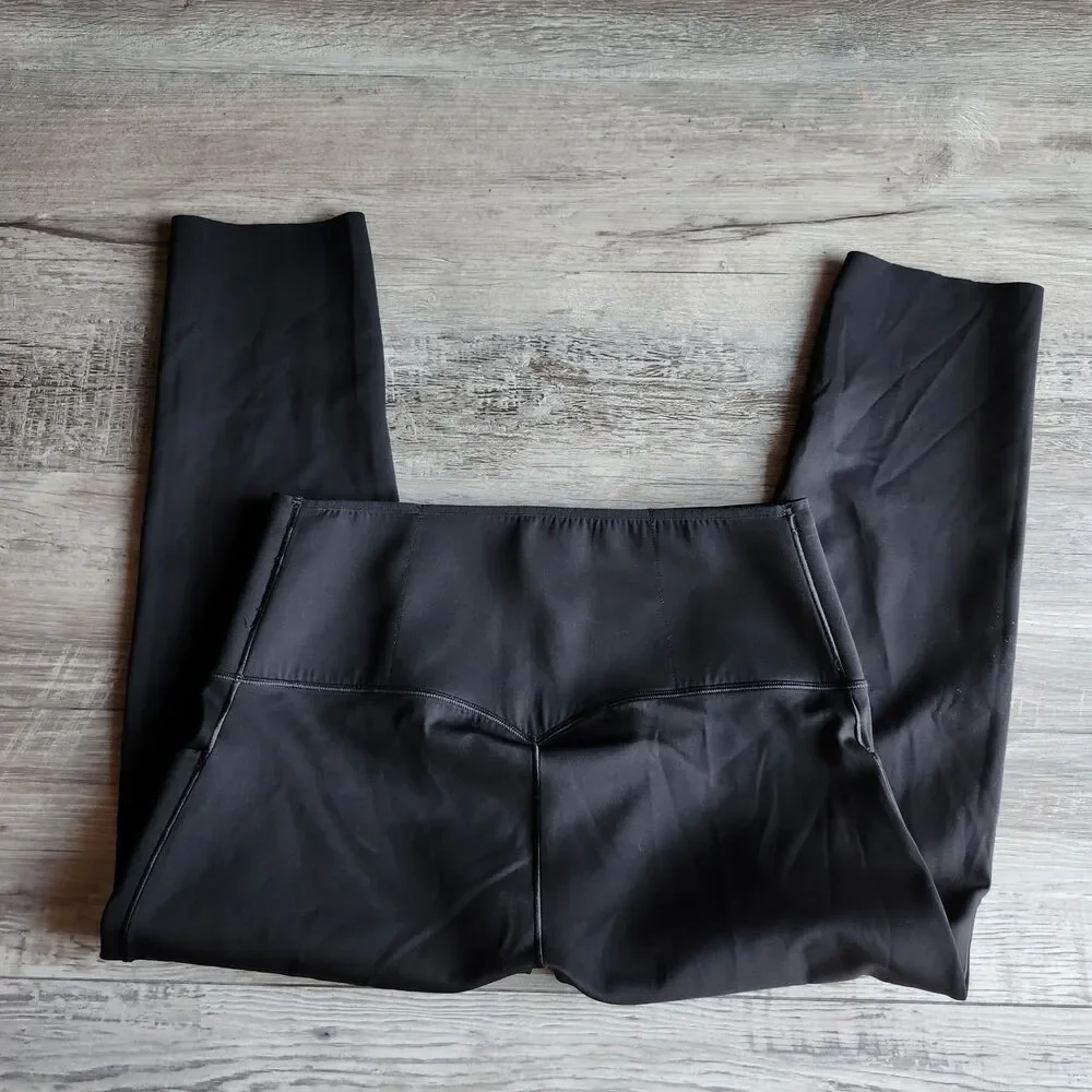 (L) Nike cropped leggings